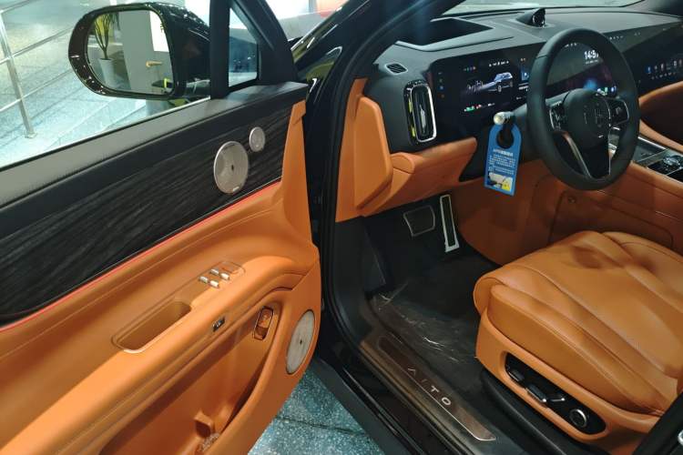 Used Hima AITO M9 2025 Extended-Range Ultra Version 52 kWh 6-Seater Driver Seat