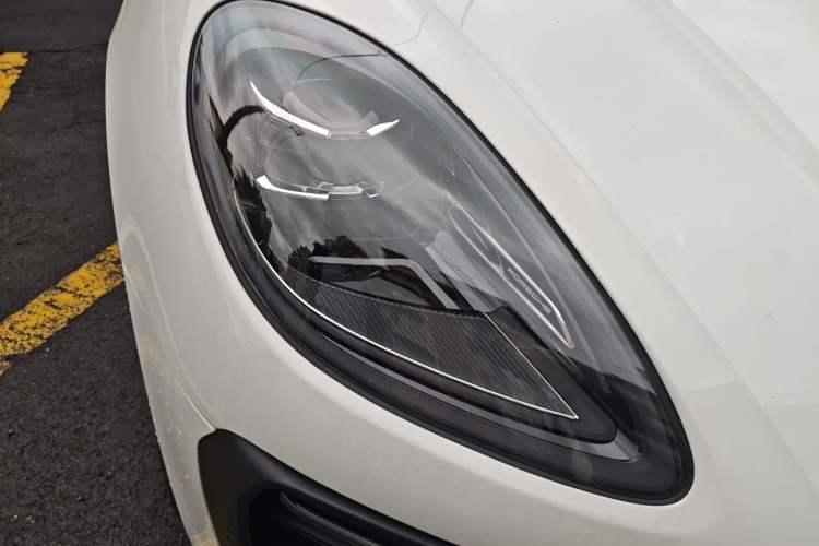 Used Porsche Macan 2024 Macan 2.0T Right Front Headlight