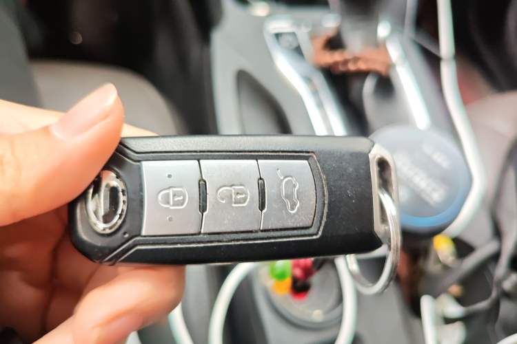 Used GAC Trumpchi GS4 2017 235T Automatic Two-Wheel Drive Luxury Smart Connectivity Version Vehicle Key