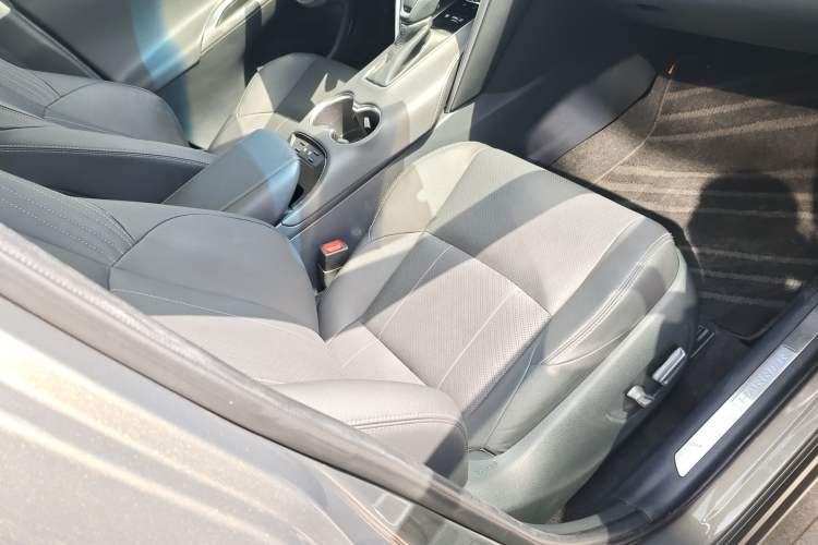 Used Toyota Harrier 2022 Dual-Engine 2.5L CVT Four-Wheel Drive Flagship Edition
