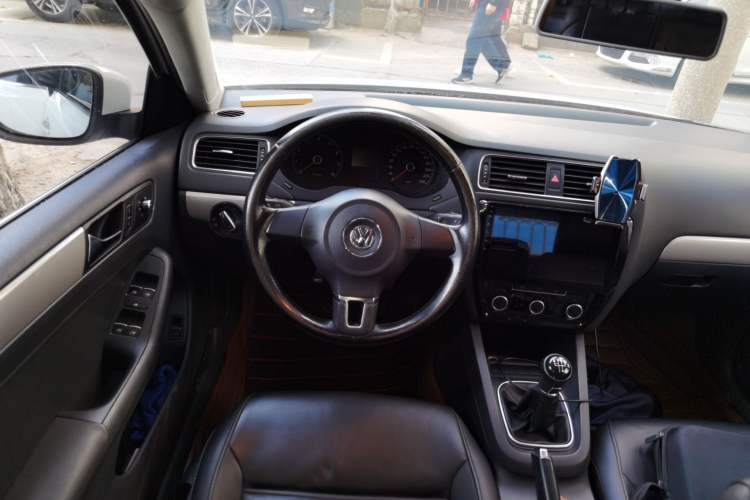 Used Volkswagen Sagitar 2014 1.6L Manual Comfort Model
