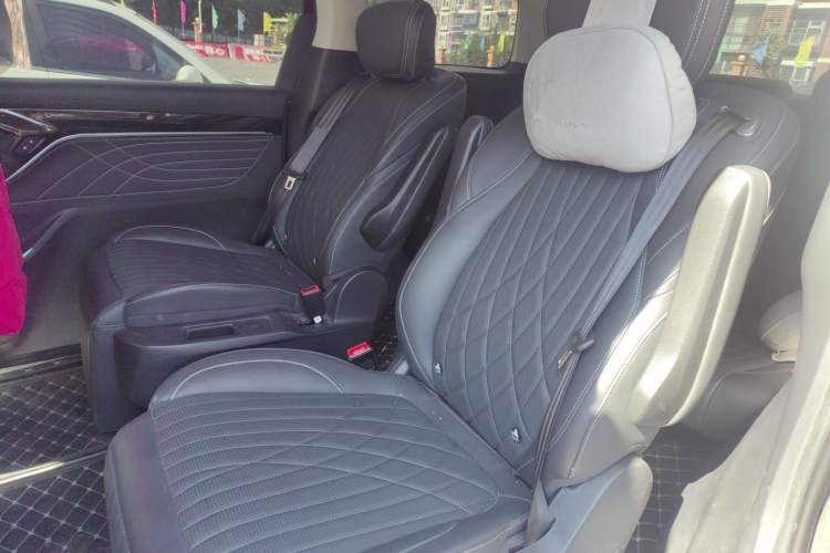 Used SAIC MAXUS G90 2022 2.0T Xingyun Seven-Seater Version
