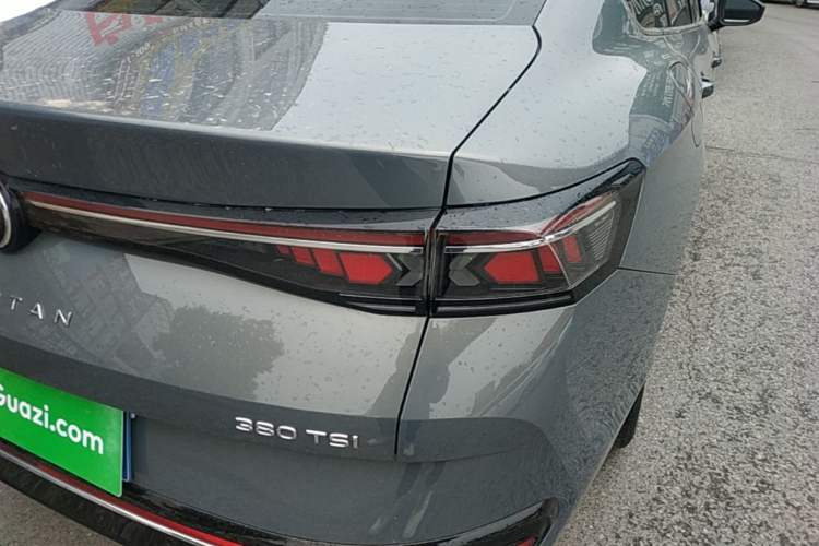 Used Volkswagen Magotan 2024 380TSI DSG Prestige Edition DaMai Package Right Rear Taillight