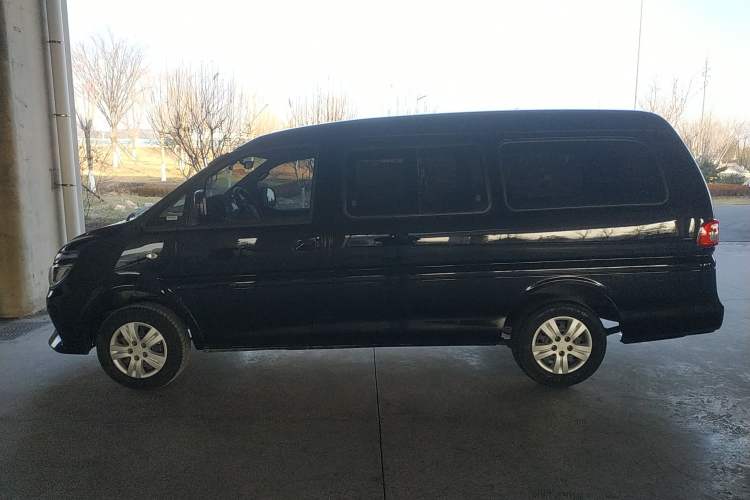 Used FORTHING Lingzhi 2023 M5L 1.6L Base Model 5 Seats
