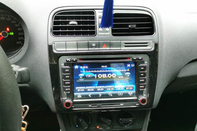 Used Volkswagen Polo 2016 1.4L Automatic Trendy Model Audio And AC Panel