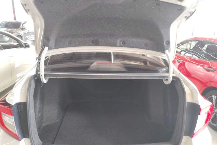 Used Honda Envix 2019 180TURBO CVT Enjoyment Edition China VI Trunk