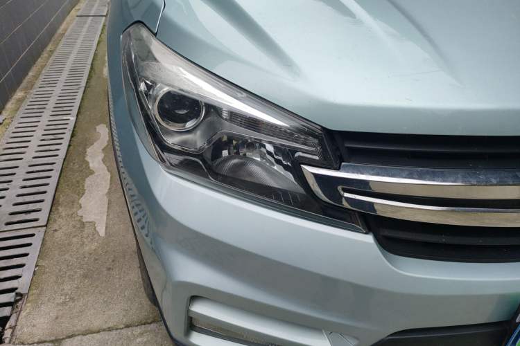 Used Dongfeng Fengon S560 2018 1.8L CVT Elite Model 7 Seats Right Front Headlight