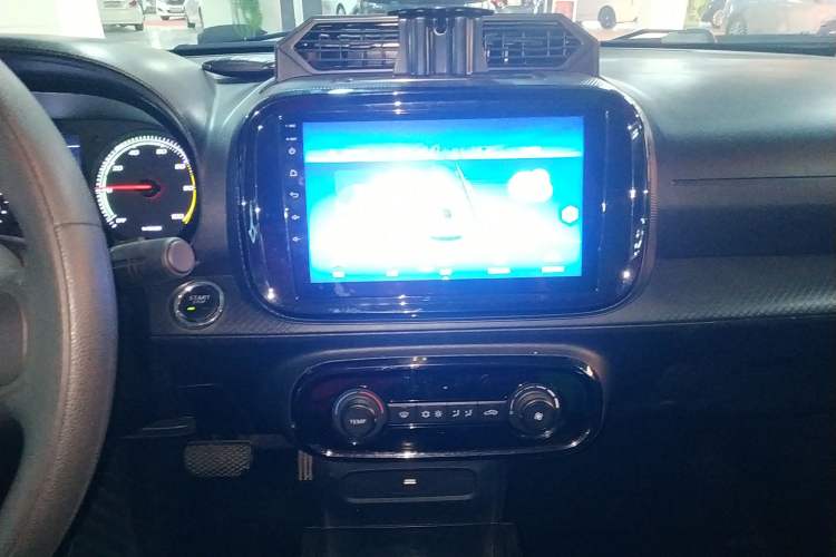 Used Roewe Clever 2021 302 km New Four-Seater Super-Efficient Version
