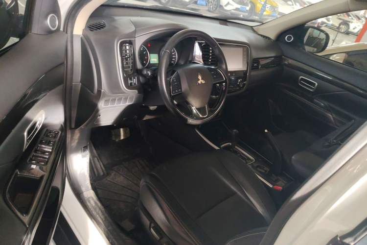 Used Mitsubishi Outlander 2018 2.0L Two-Wheel Drive Glory Edition 5 Seats