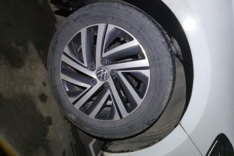 Used Volkswagen Lavida 2023 1.5L Automatic 5 Million Edition Right Front Wheel Hub