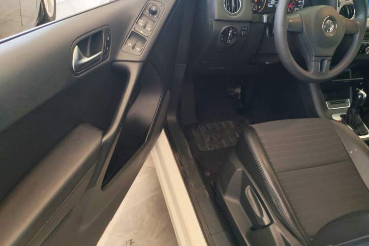 Used Volkswagen Tiguan 2015 1.8TSI Automatic Two-Wheel Drive Trend Edition Driver Seat