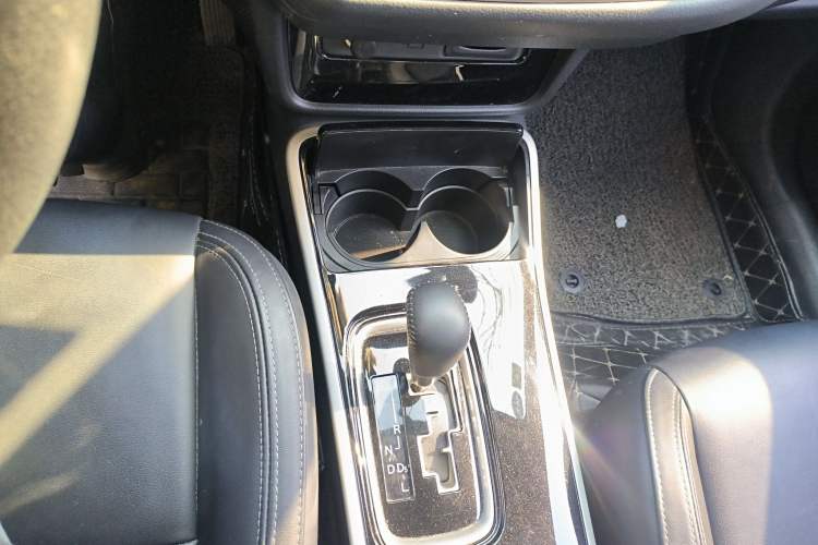 Used Mitsubishi Outlander 2019 2.0L Two-Wheel Drive Comfort Edition 5 Seats China VI Standard
