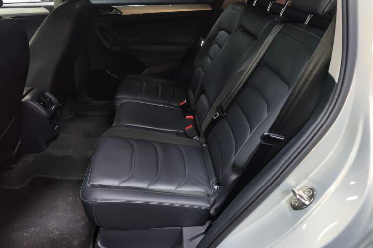 Used Volkswagen Tiguan L 2018 Facelift 330TSI Automatic Two-Wheel Drive Luxury Edition Left Rear Seat