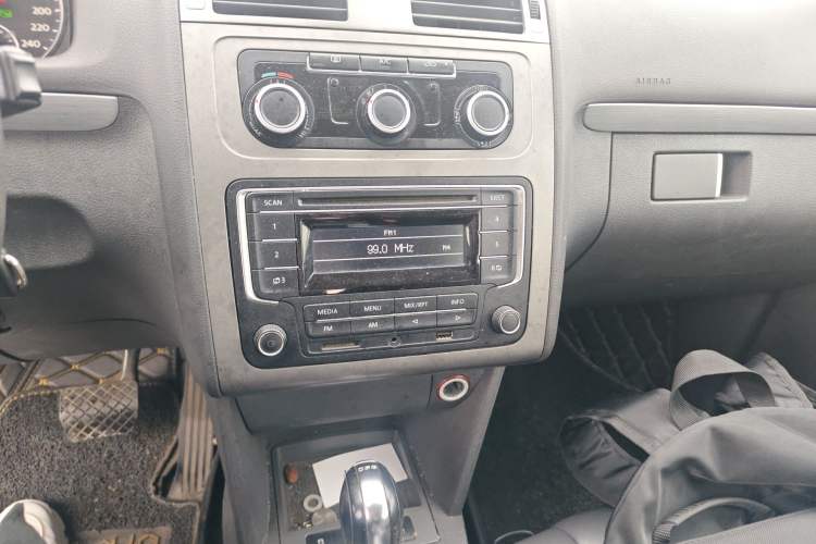 Used Volkswagen Touran 2013 1.4T DSG Comfort Edition 5-Seater Audio And AC Panel