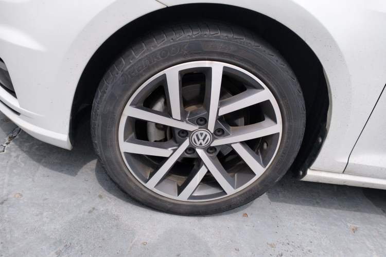 Used Volkswagen Golf 2020 Zhiai Edition 280TSI DSG Comfort Model Left Front Wheel Hub