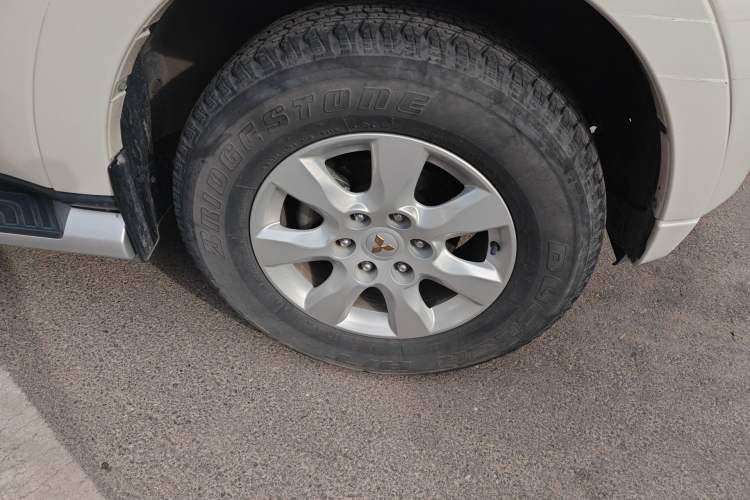 Used Mitsubishi Pajero 2018 3.0L Automatic Prestige Edition Right Front Wheel Hub