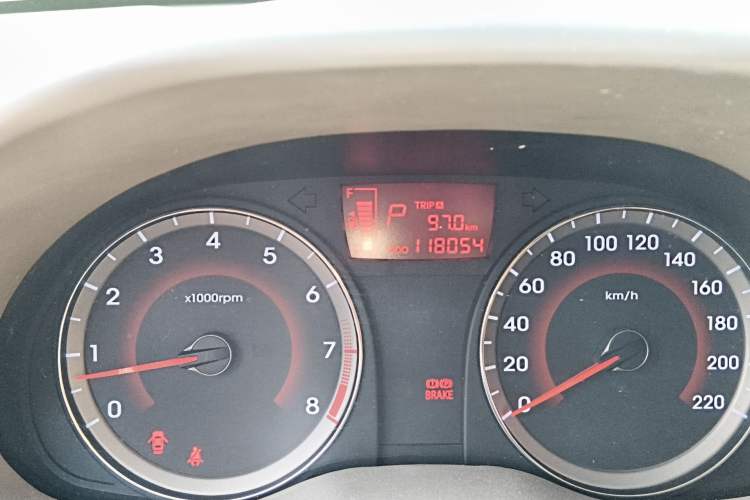 Used Hyundai Verna (older generation) 2011 Hatchback 1.4L Automatic Luxury GLS Model Odometer Close Up