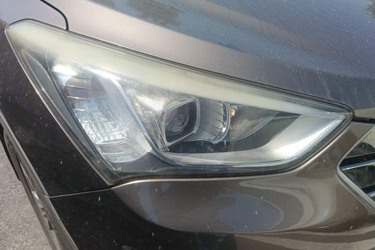 Used Hyundai Santa Fe 2015 2.0T Automatic Two-Wheel Drive Smart Version 5 Seats