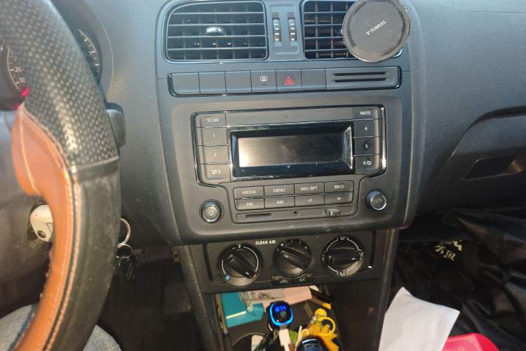 Used Volkswagen Polo 2016 1.4L Cross Polo Automatic Audio And AC Panel