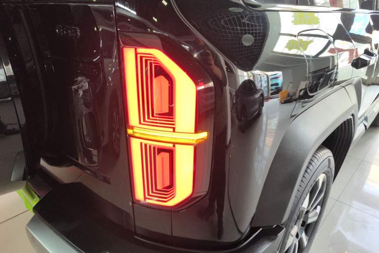 Used Formula Leopard 5 2023 Explore Edition