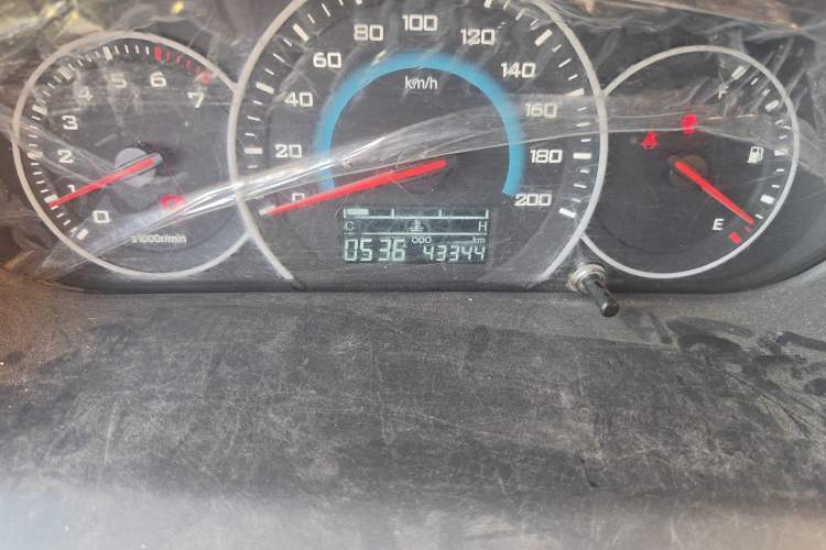 Used Wuling Rongguang V 2016 1.5L Standard Version Odometer Close Up