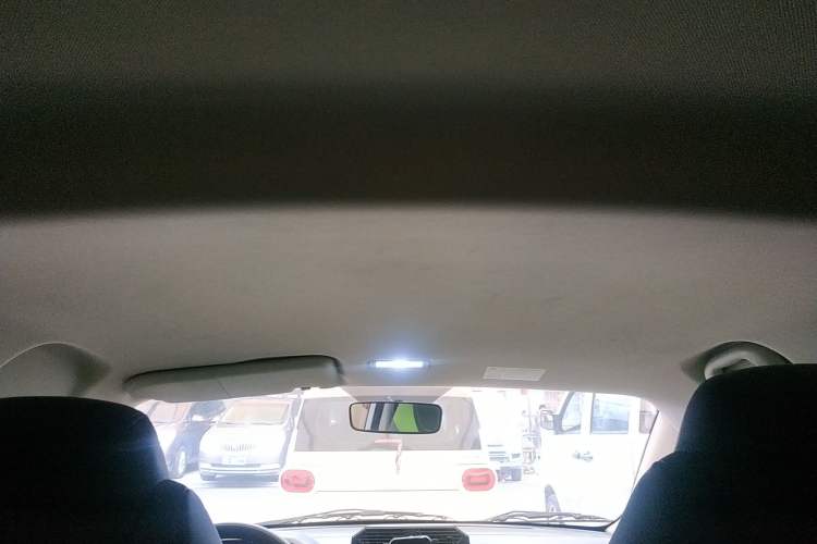 Used Roewe Clever 2021 302 km New Four-Seater Super-Efficient Version Headliner