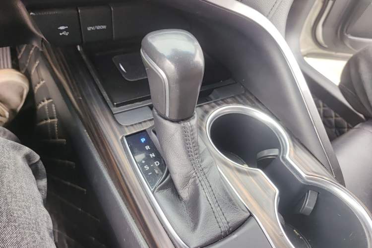 Used Toyota Camry 2018 2.0G Luxury Edition Gear Lever