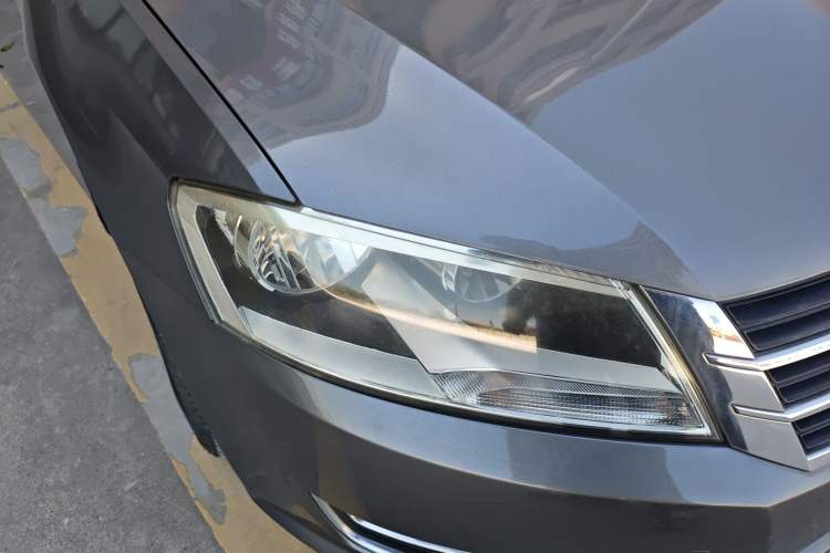 Used Volkswagen Lavida 2013 1.6L Manual Fashion Edition Right Front Headlight