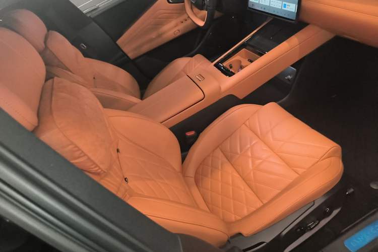 Used Lynk & Co Lynk & Co 10 EM-P 2025 Model 240 Four-Wheel Drive Ultra