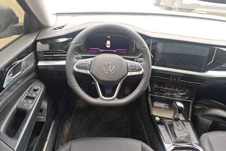 Used Volkswagen Passat 2025 Outstanding Model 380TSI Dragon Glory Edition
