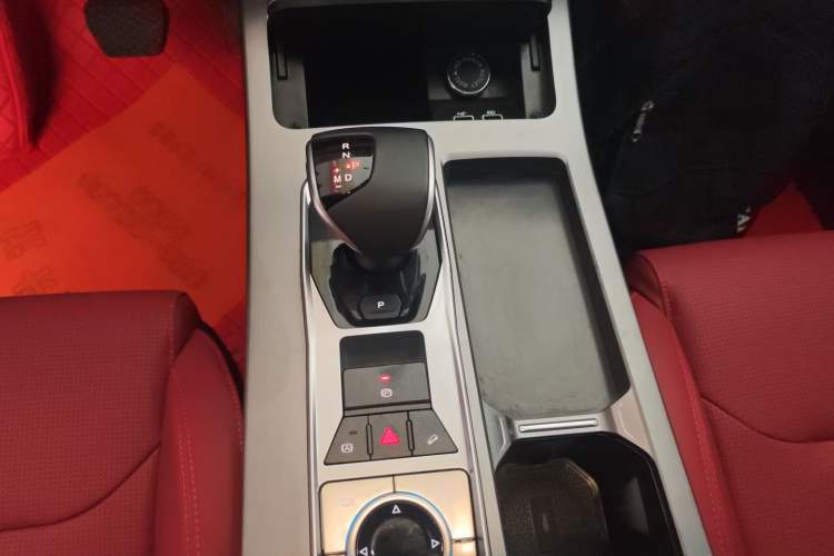 Used JETOUR X70 PLUS 2023 1.5T DCT Ziqiang PRO 5-Seater
