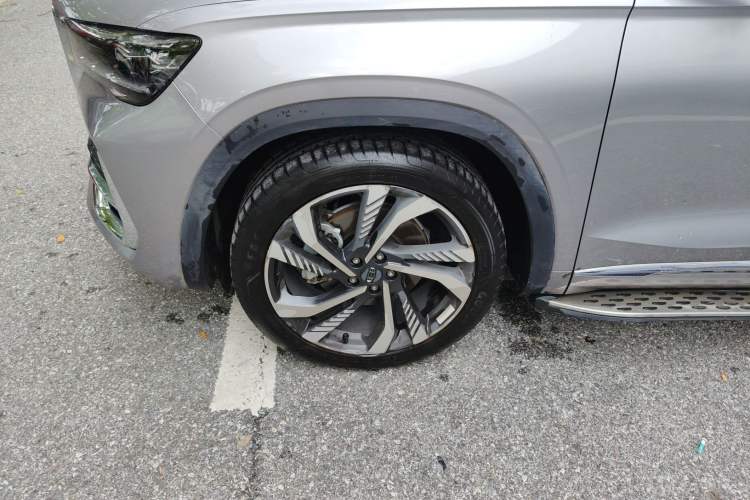 Used Geely Auto Monjaro L 2024 2.0TD High-Power Automatic Two-Wheel Drive Skyline Edition Left Front Wheel Hub