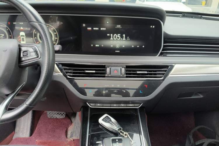 Used Hongqi HS5 2019 2.0T Smart Connect Flagship All-Wheel-Drive Version Audio And AC Panel