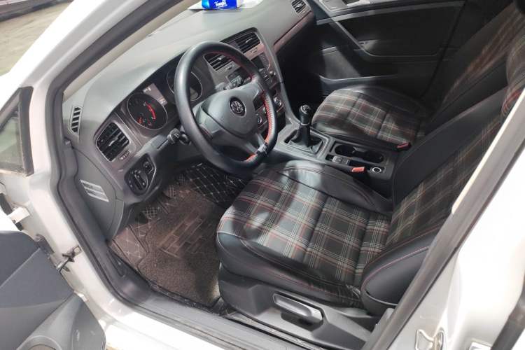 Used Volkswagen Golf 2016 1.6L Manual Fashion Edition