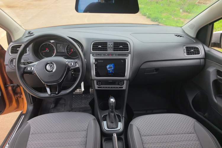 Used Volkswagen Polo 2018 1.5L Cross Polo Automatic Center Console