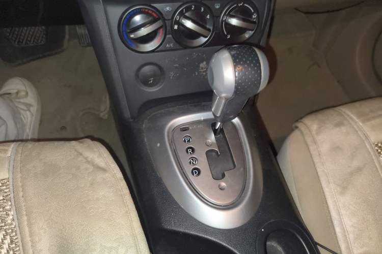 Used Nissan Qashqai 2011 2.0 XL Fire CVT 2WD Gear Lever