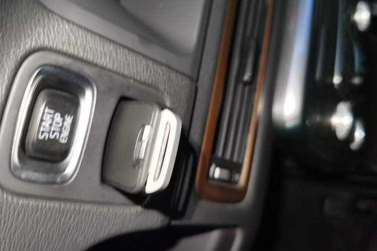 Used Volvo S80L 2015 2.0T T5 Smart Luxury Edition
