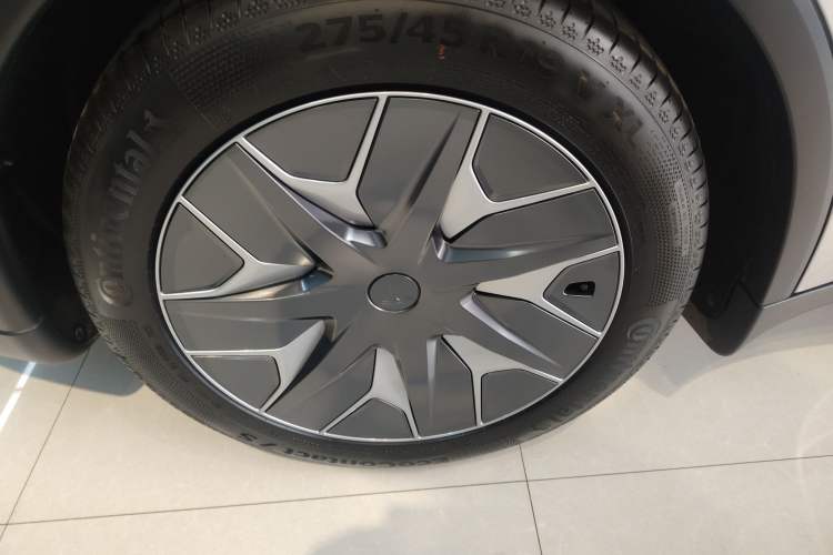 Used Tesla Model Y L 2025 Model Long-Range All-Wheel-Drive Version
