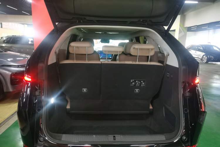 Used XPeng X9 2025 740 Ultra-Long Range Max