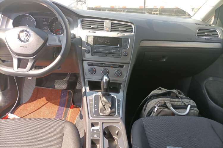 Used Volkswagen Golf 2016 1.6L Automatic Fashion Model