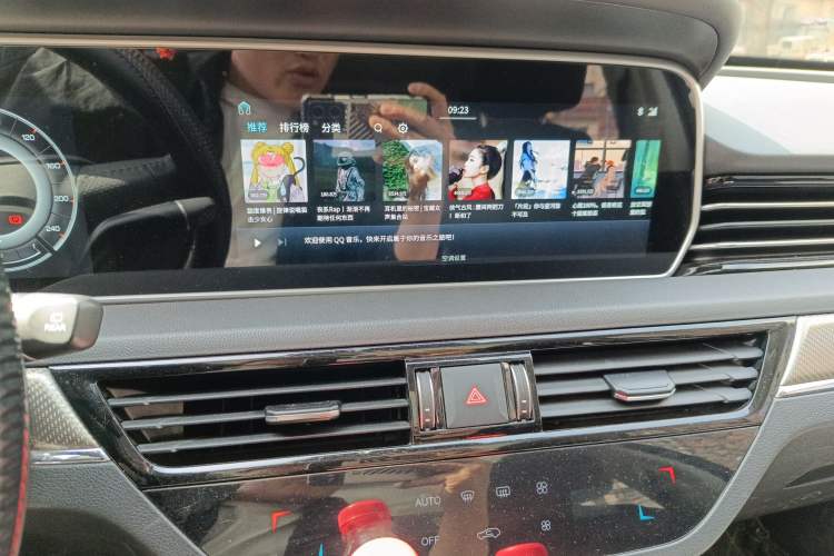 Used Hongqi HS5 2019 2.0T Smart Connect Flagship Edition Audio And AC Panel