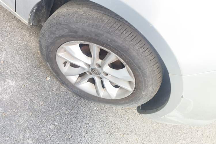 Used Brilliance H330 2013 1.5L Manual Comfort Model Right Front Wheel Hub