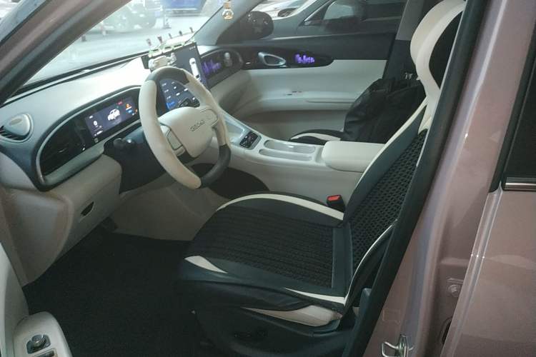 Used Geely Galaxy Geome 2025 UP 410km Exploration+ Edition
