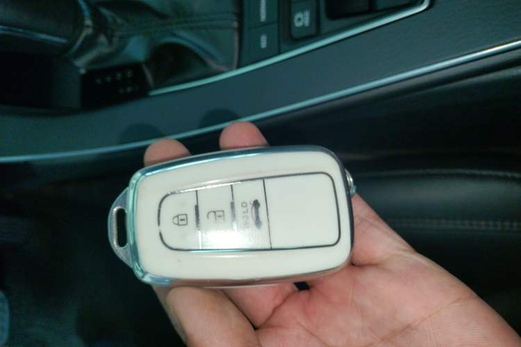 Used Toyota Avalon 2019 Dual-Engine 2.5L Luxury Edition China VI Standard
