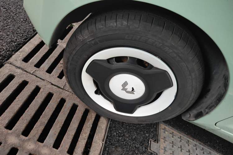 Used Wuling Hongguang MINIEV 2022 Macaron Premium Model – Lithium Iron Phosphate Exterior 4