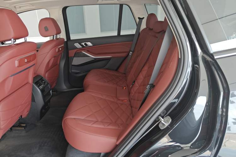 Used BMW X5 2023 xDrive 30Li Luxury M Sport Night Edition Package Left Rear Seat