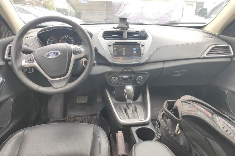 Used Ford Escort 2015 1.5L Automatic Fashion Model Center Console