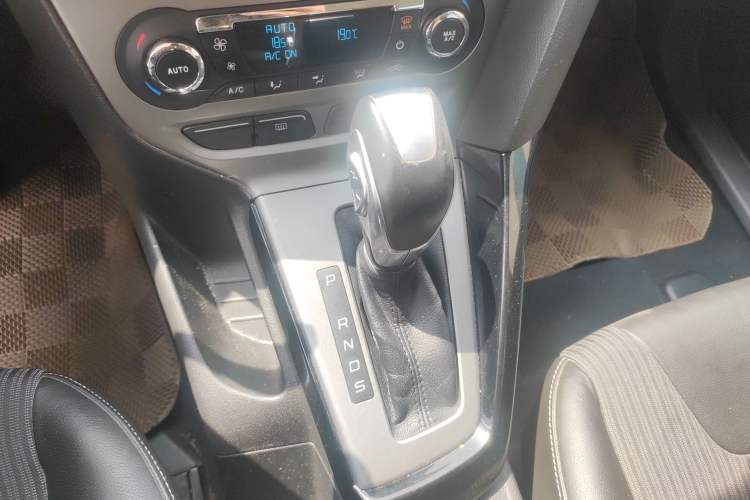 Used Ford Focus 2012 Sedan 1.6L Automatic Fashion Edition
