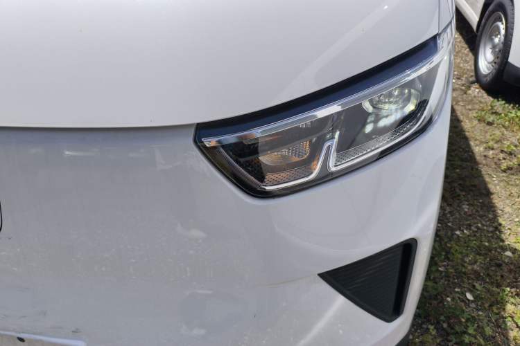 Used Wuling Yangguang 2025 Model 400km Bus Edition—Comfort Edition Left Front Headlight