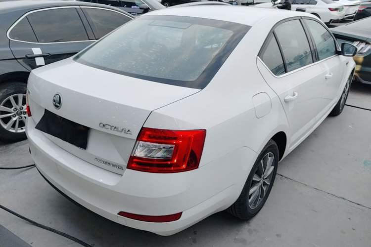 Used Skoda Octavia 2017 1.6L Automatic Chuanxing Edition Rear Right 45 Deg